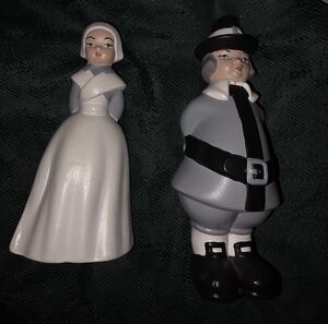 Thanksgiving Pilgrim Figurine Set - White and Gray